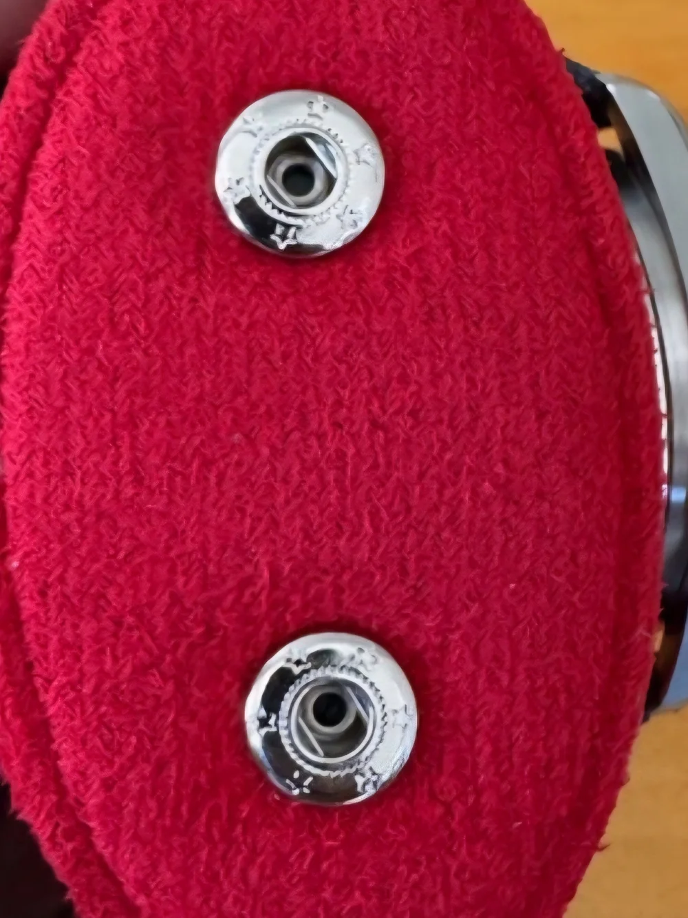 Omega compact red